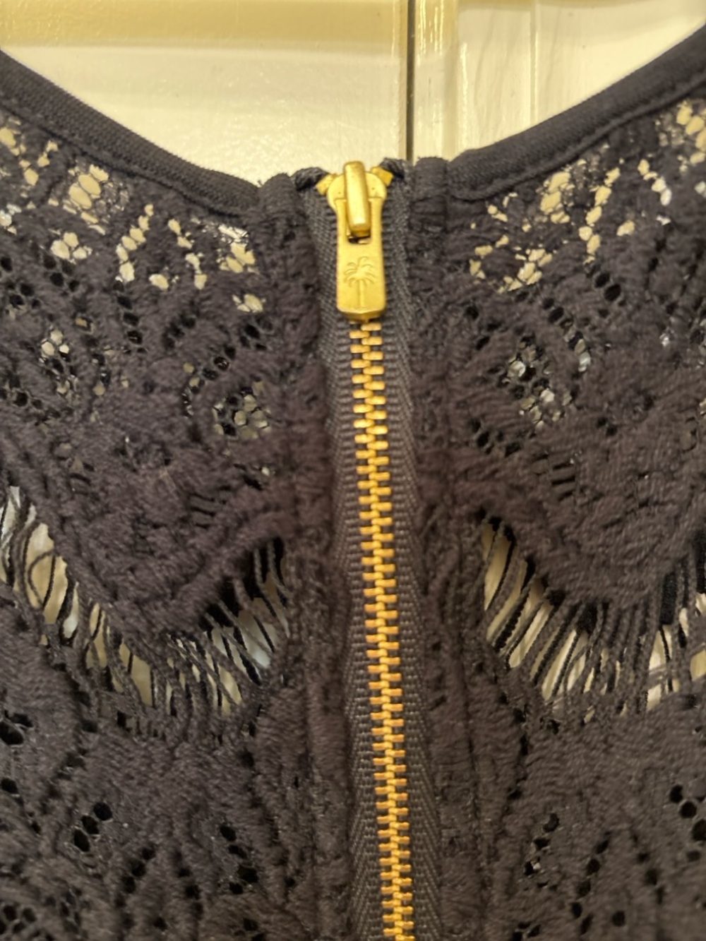 Lilly Pulitzer Black Lace Fit & Flare Dress Medium Sleeveless Scalloped Zip Back - Picture 3 of 4